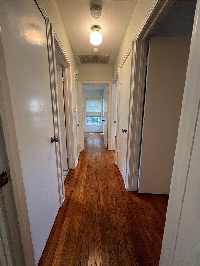 Building Photo - 1511 Romeria Dr