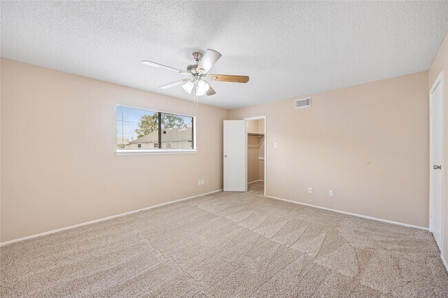 Building Photo - 6701 Sands Point Dr