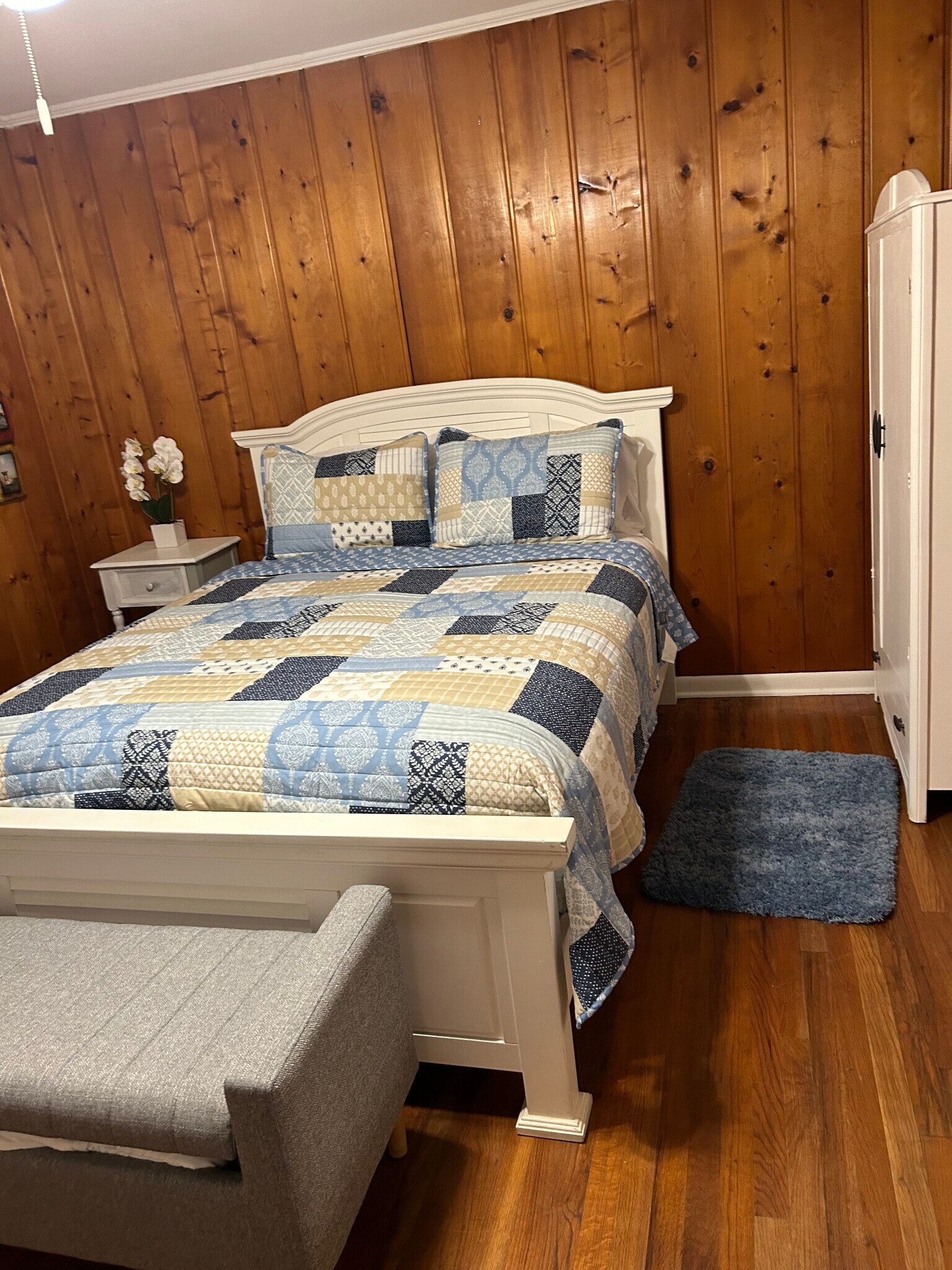 Bedroom Queen Bed - 2511 Mashburn Rd