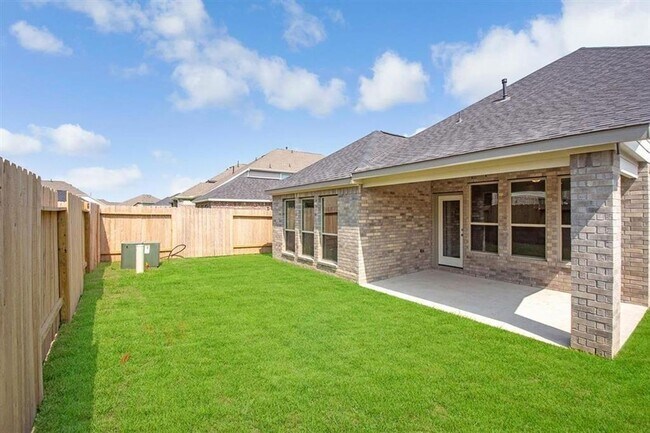 Building Photo - AVAILABLE NOW! This  3 bedroom, 2.5 bath, 1.5 story home is located in the convenient location of...