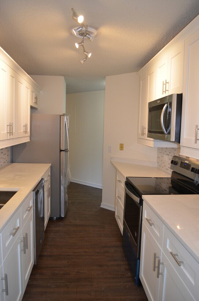Building Photo - 480 N McClurg Ct