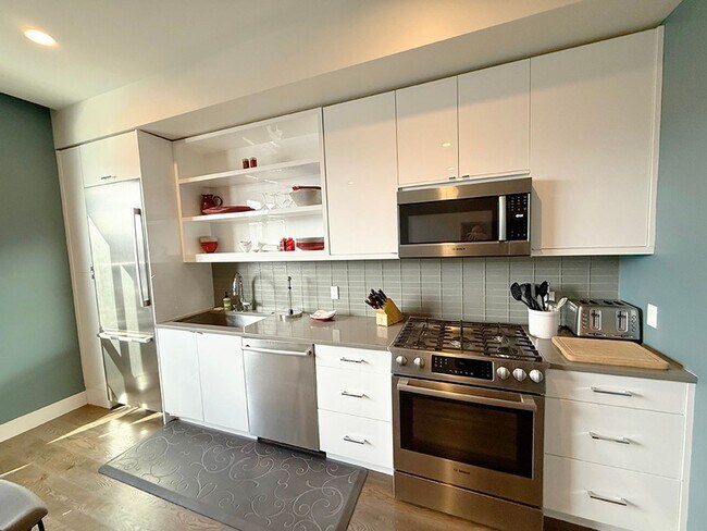 Building Photo - Downtown Luxury Condo Available Furnished or Unfurnished, with Parking