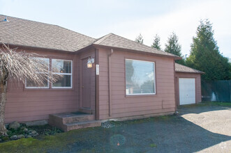 Building Photo - 616-618 Martin Way Cottages