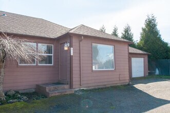 Building Photo - 616-618 Martin Way Cottages