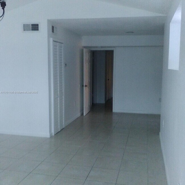 Building Photo - 10441 SW 156th Ct