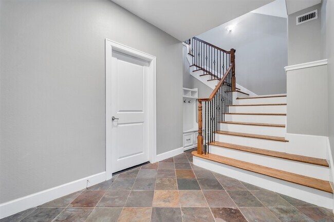 Building Photo - 542 Bomar St