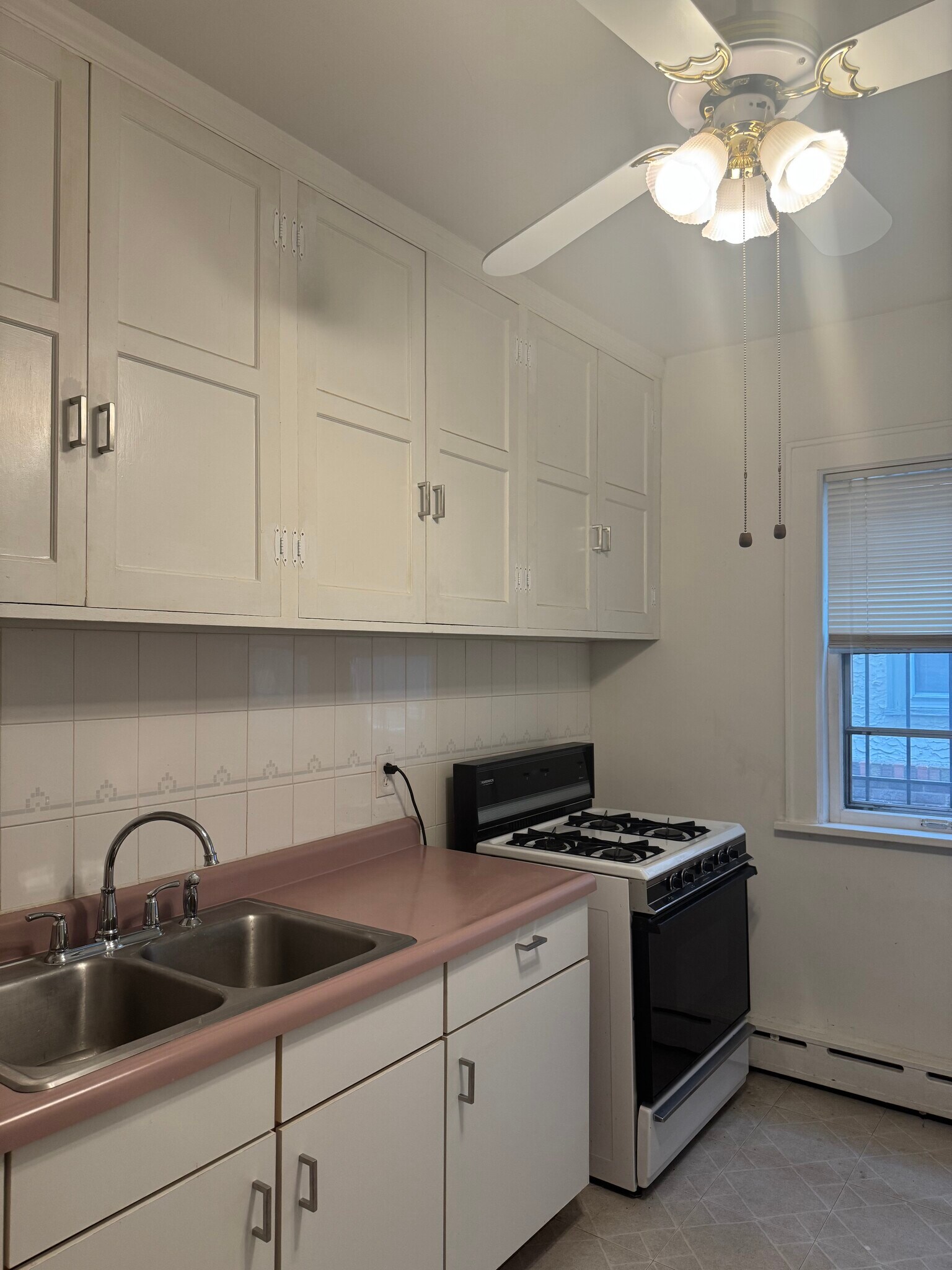 kitchen - 972 Goodrich Ave