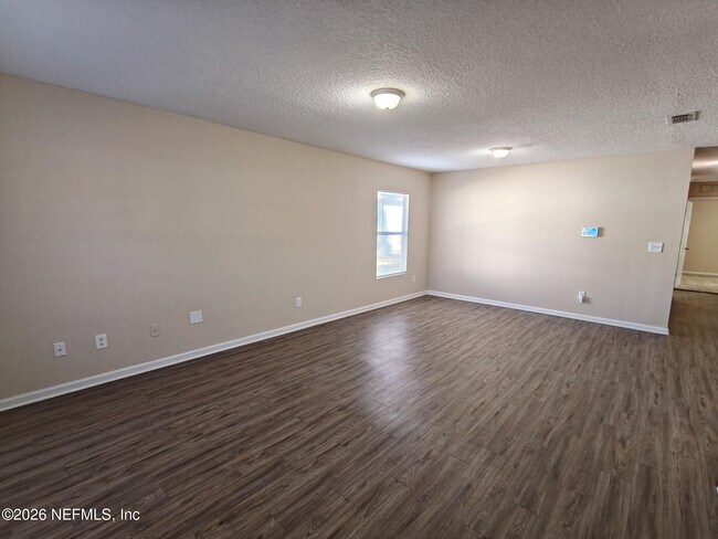 Building Photo - 8444 Hewitt St