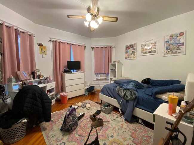 Building Photo - $6,000 | 8 Bedroom, 4 Bathroom Multi Floor...