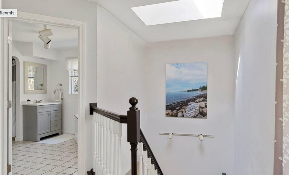 Building Photo - 13 White Pine Ln