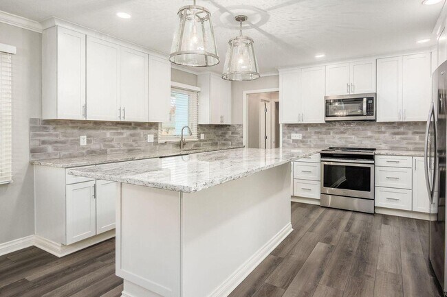 Building Photo - 1350 Marlyn Dr