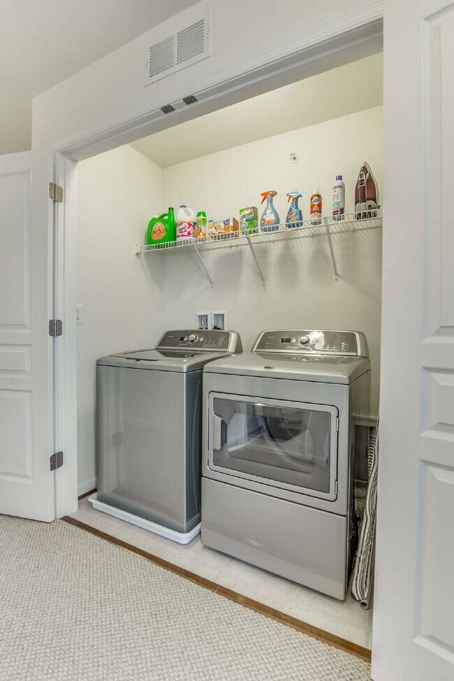 Building Photo - 3-bedroom, 2.5-bathroom condo with a great open-concept main level.