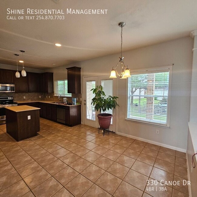 Building Photo - 330 Canoe Dr