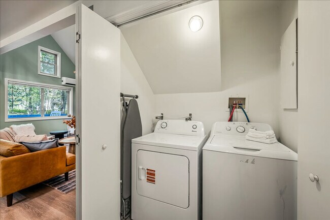 Building Photo - 109 Rising Sun Ct