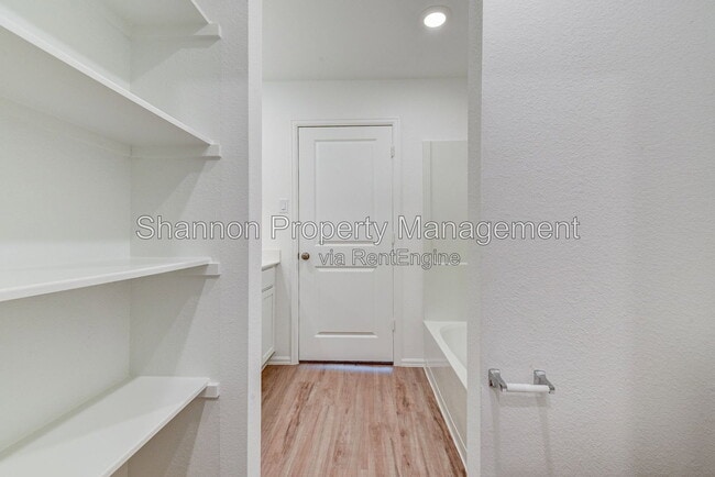 Building Photo - 7418 Clover Chase Dr