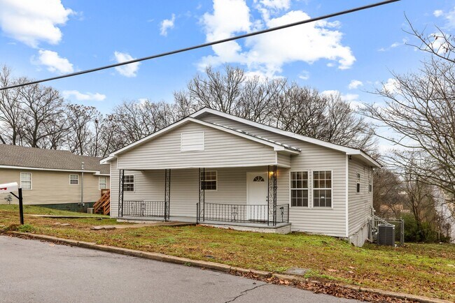 Building Photo - 5722 Terrace Ave