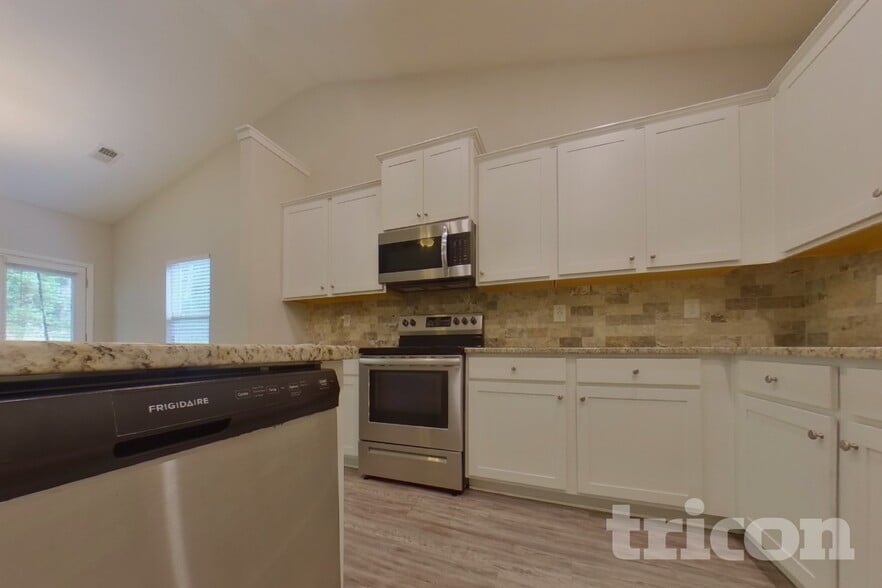 Building Photo - 216 Stone Creek Ct