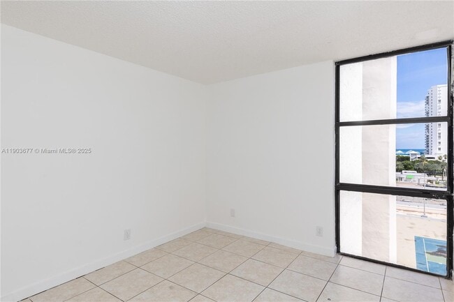 Building Photo - 17011 N Bay Rd