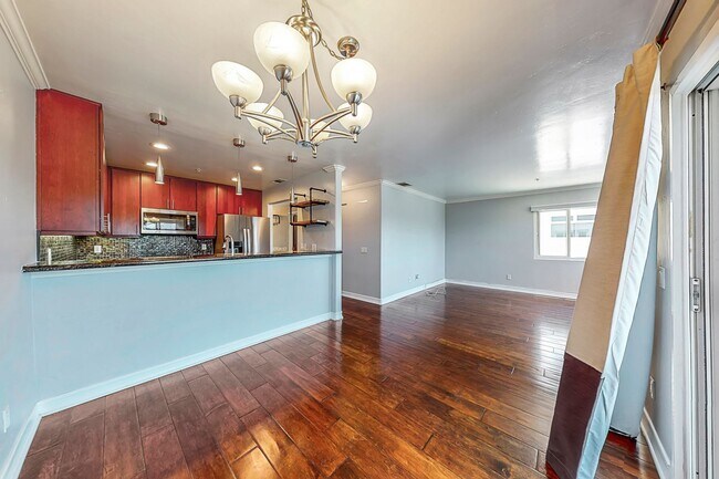 Building Photo - Stunning Condo with Downtown Views – Prime...