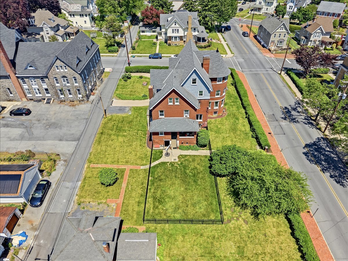 Building Photo - 606 5th St