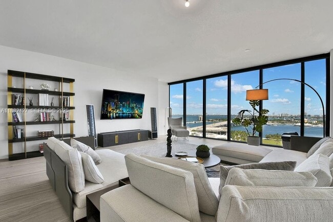 Building Photo - 1000 Biscayne Blvd