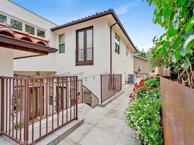 Building Photo - 75 Marbella