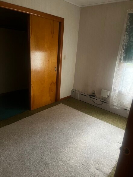 Bedroom - 6967 Main St