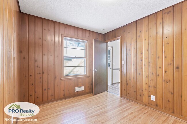 Building Photo - 3 Bedroom Home in St. Louis Park