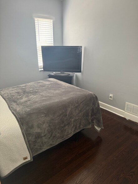 Building Photo - 18506 Snowden St