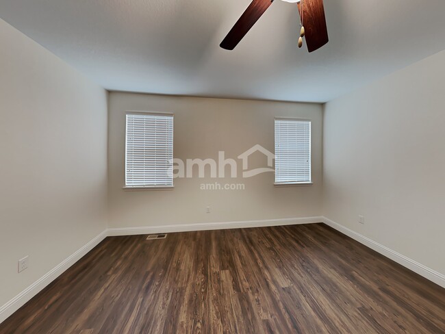 Building Photo - 10214 Dogwood St