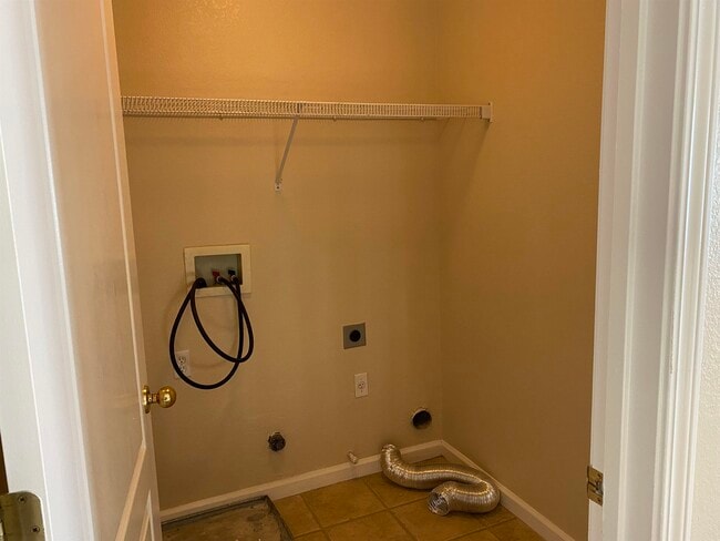 Building Photo - 743 Queensland Cir