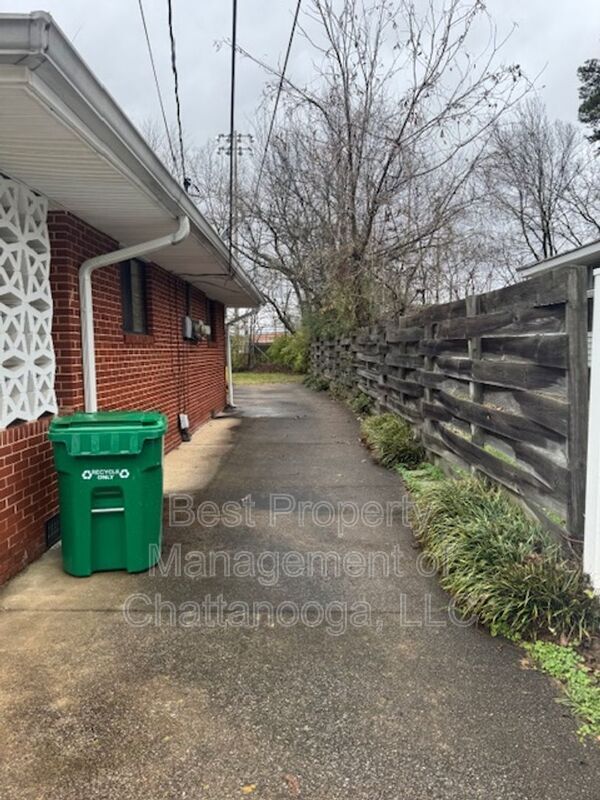 Building Photo - 2179 Duggan St