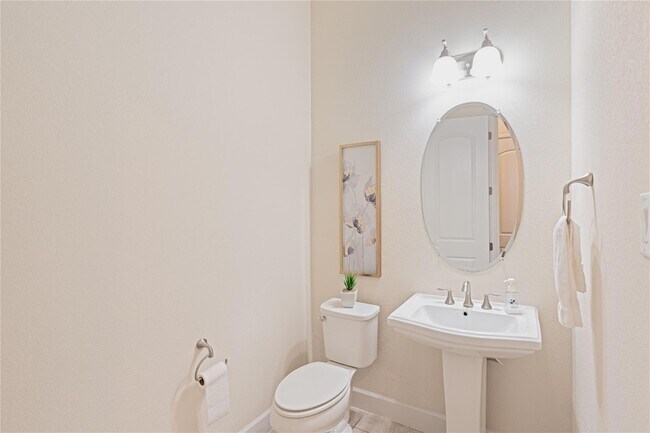 Building Photo - 228 Lockhart Lp