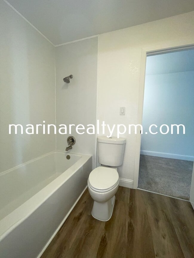 Building Photo - Two Story Crockett Condo Two-Off Street Pa...