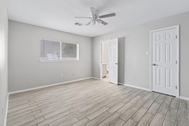 Building Photo - 6811 Feather Creek Dr