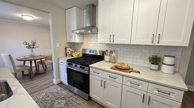 Building Photo - Newly Renovated Home Near Plaza District