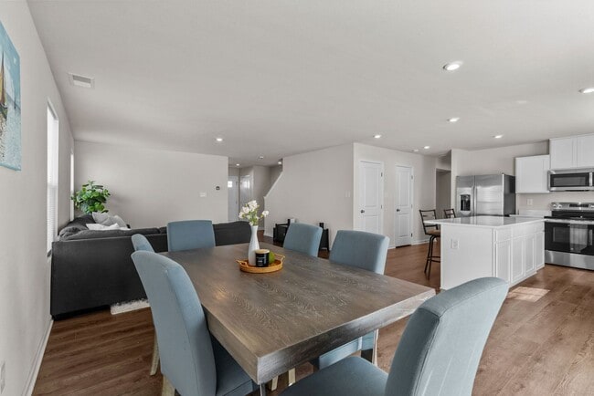 Building Photo - Spacious Home for Rent in Portsmouth!