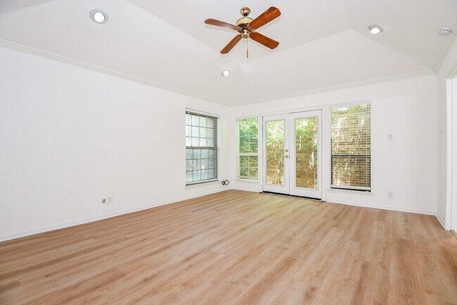 Building Photo - 11907 Pepperdine Ln