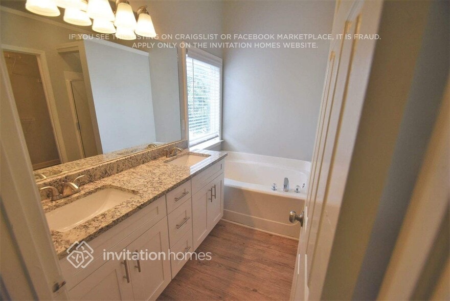 Building Photo - 2546 Plymouth Way