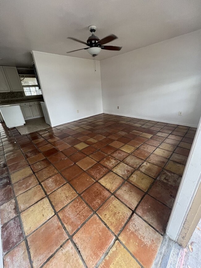 Building Photo - Annual Rental ** Newly Updated 2 Bed / 1.5 Bath Single Family - Tile Floor / Oversized Lanai ** $...