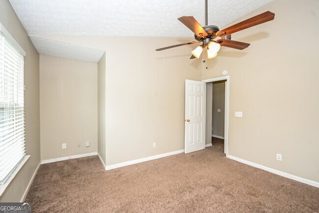 Building Photo - 213 Oak Grove Way