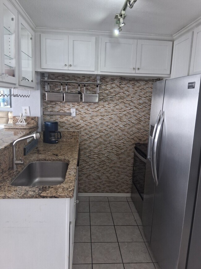 Building Photo - 11949 Termini-San Luis Pass Rd