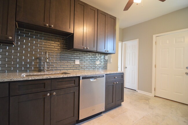 Building Photo - 3422 W Grenshaw St