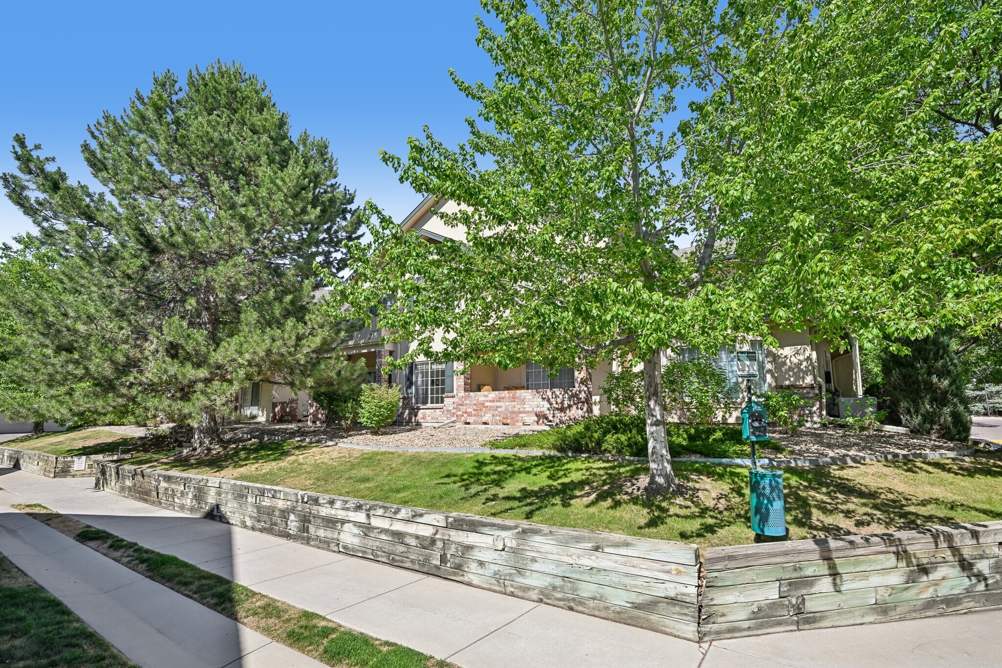 Building Photo - 8747 E Dry Creek Rd