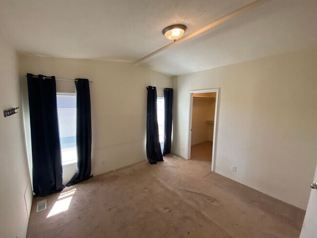 Building Photo - 3 bedroom 2 bath Manufactured home