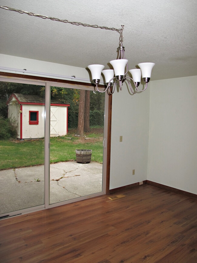Building Photo - Pet Negotiable 3 Bedroom Home. Fire Place and Garage.