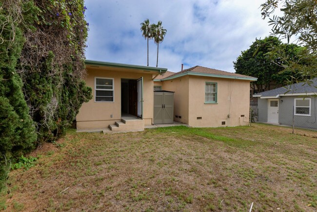 Building Photo - Single Family Home-Prime Location! Washer/...