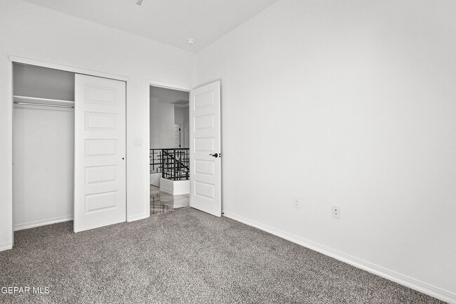 Building Photo - 6315 Escondido Dr