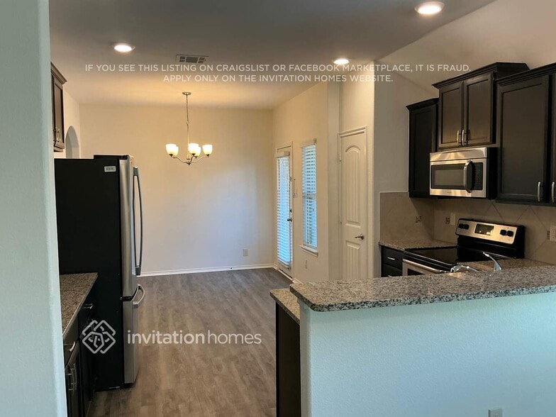 Building Photo - 1336 Red River Dr