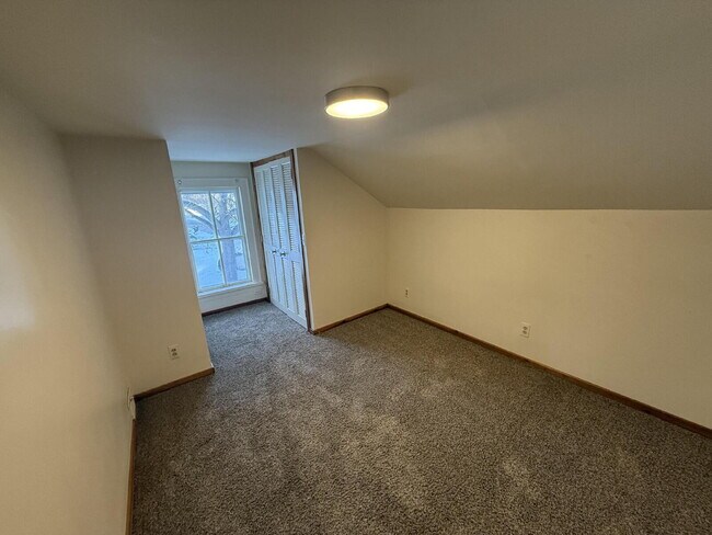 Building Photo - Upper 2BR in Heart of Grandville